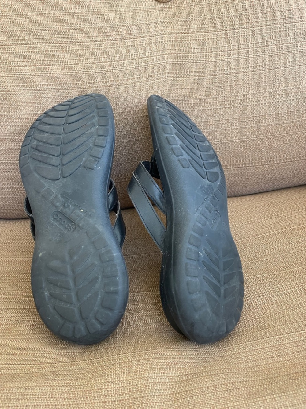 CROCS Black Women's Thong Sandal Flip Flops - Picture 3 of 6